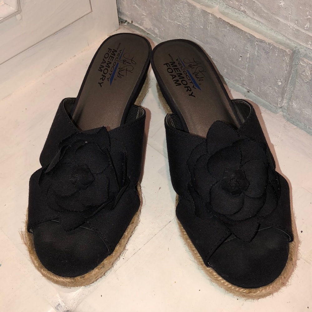 Life Stride black wedge sandals with flower
